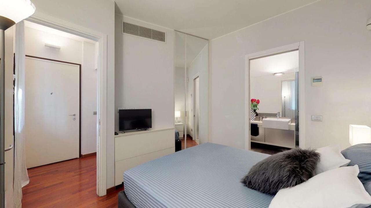 Design Apartment Near Duomo Square Milano Exteriör bild
