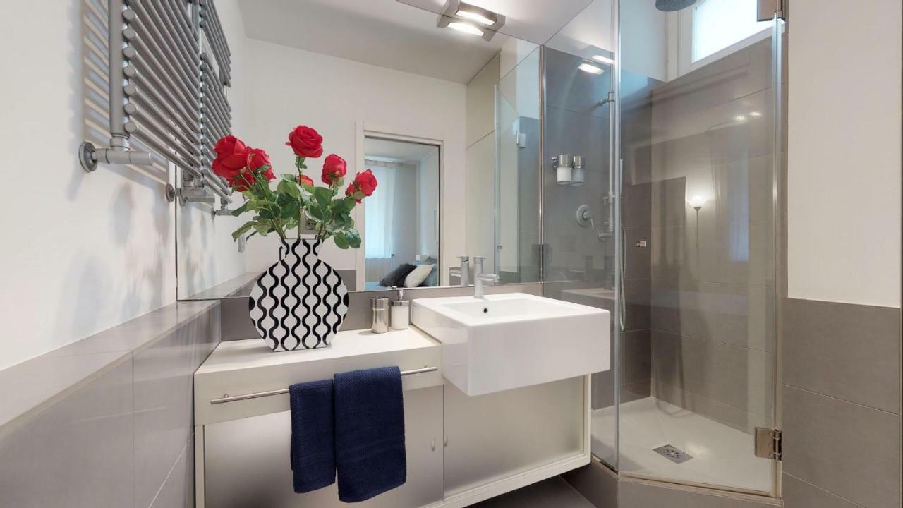 Design Apartment Near Duomo Square Milano Exteriör bild
