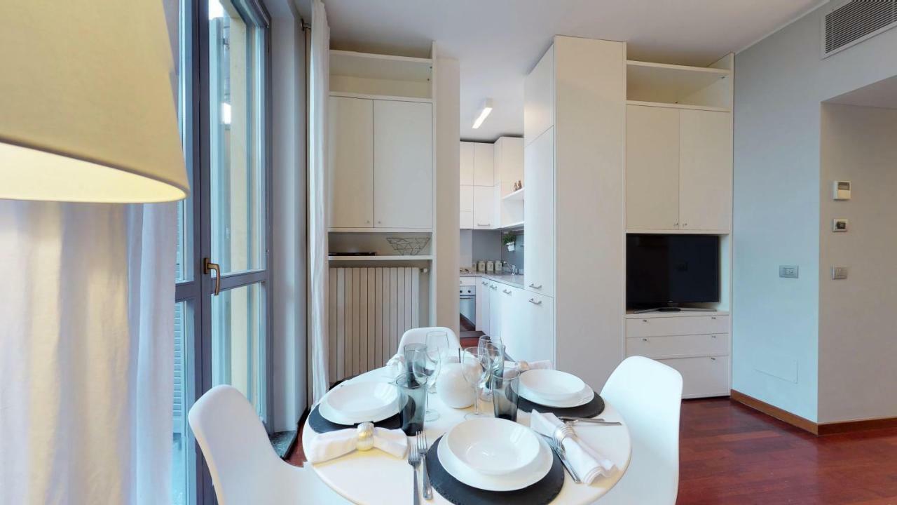 Design Apartment Near Duomo Square Milano Exteriör bild