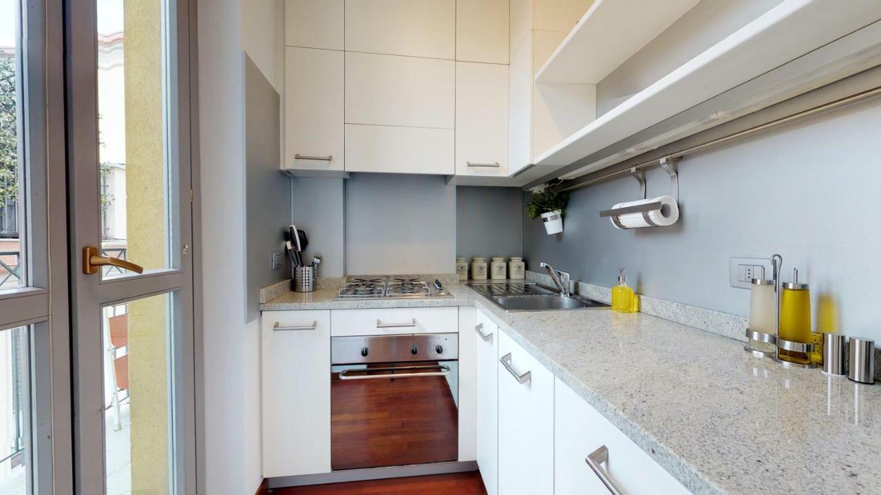 Design Apartment Near Duomo Square Milano Exteriör bild